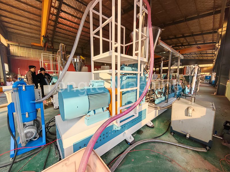 Ungte UPGRADE WPC Granulator Machine успешно протестирована с высокой емкостью и низким энергопотреблением