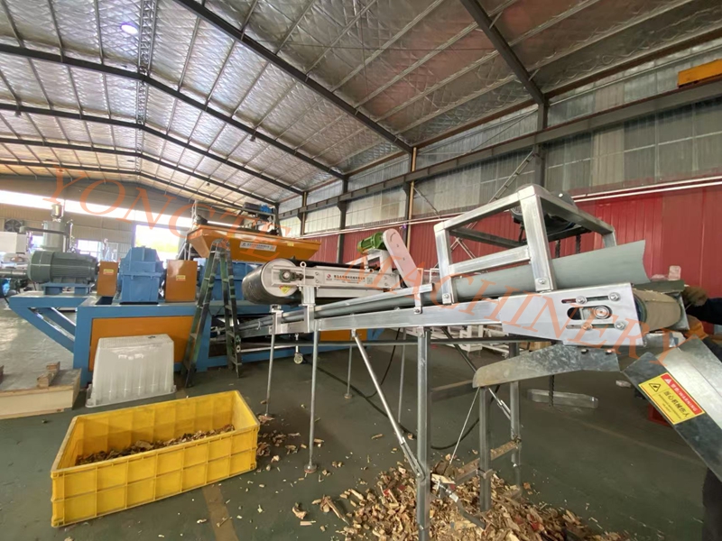 Qingdao Yongte Plastice Machinery's Wood Shredder был успешно протестирован