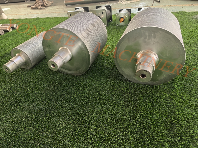 Plastic Machinery Yongte использует высококачественные валики для обновления качества деревянного пластикового пола.