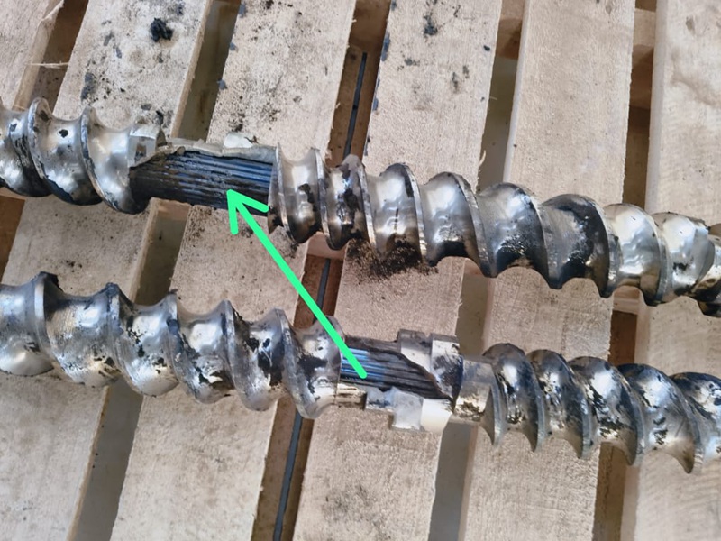 Почему шнек гранулятора ДПК выходит из строя во время работы?