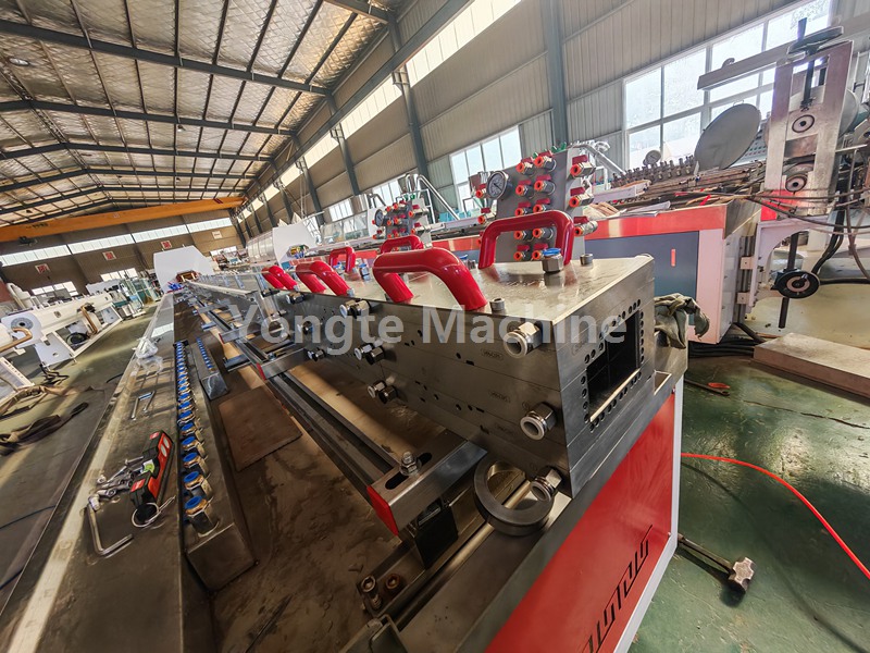 Линия экструзии дверных коробок из ДПК для производства отделки для индийских клиентов