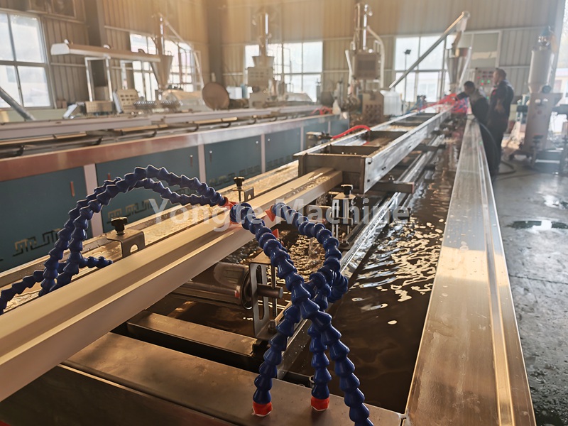 Машина для дверных косяков Yongte Solid Core WPC: успешное испытание для индийского клиента