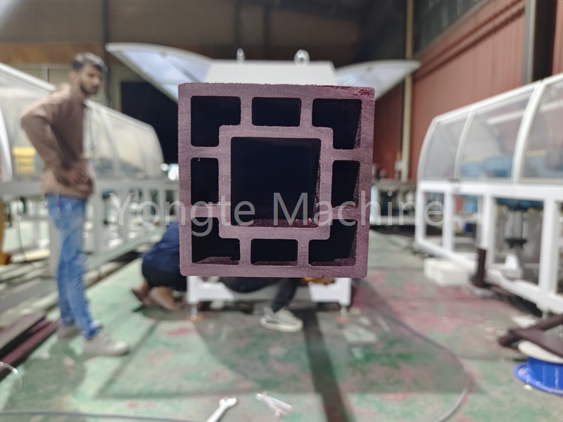 Машина для изготовления столбов для заборов WPC