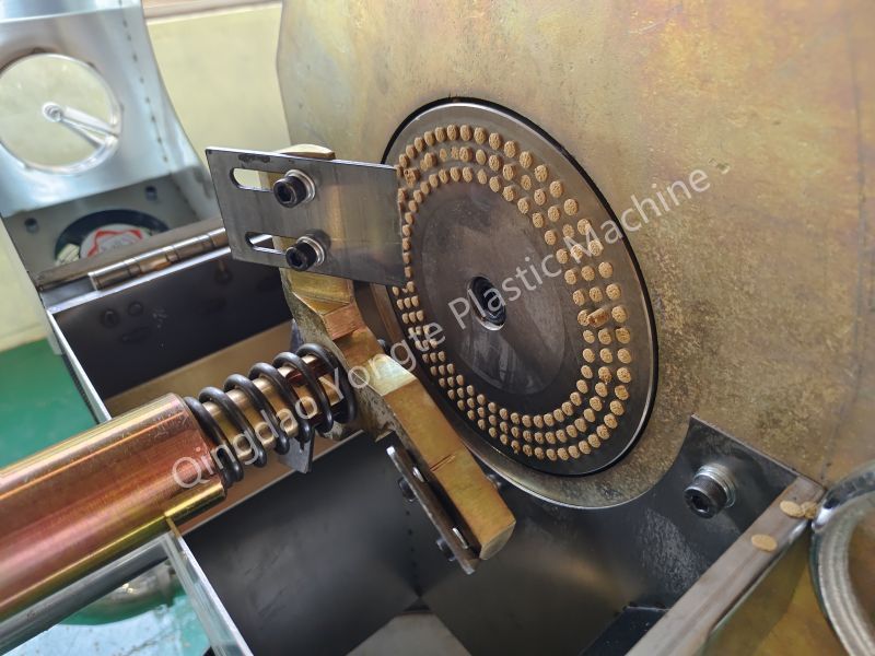 Машина для гранулирования ДПК